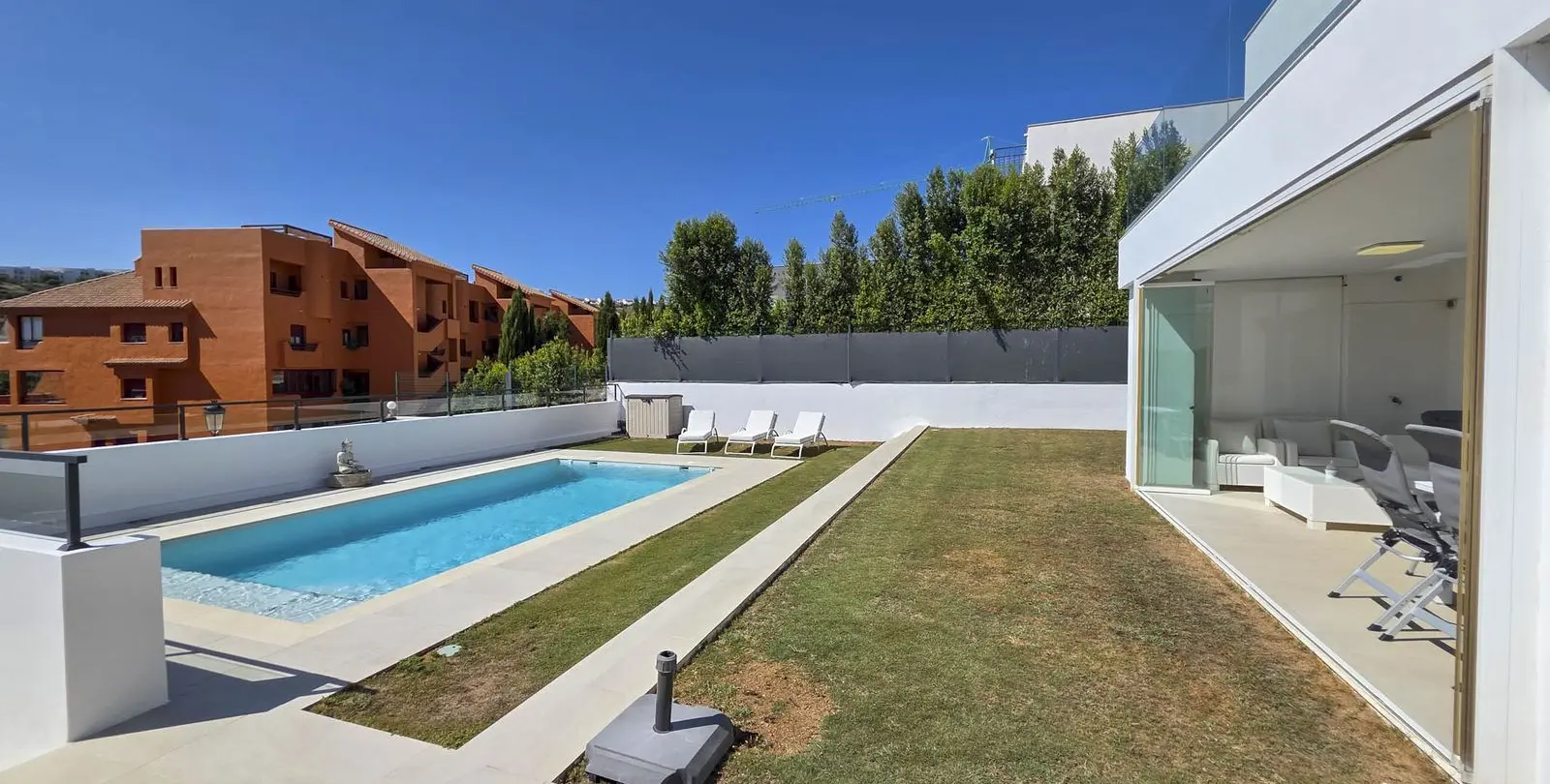 Venta de villa independiente en La Duquesa 44