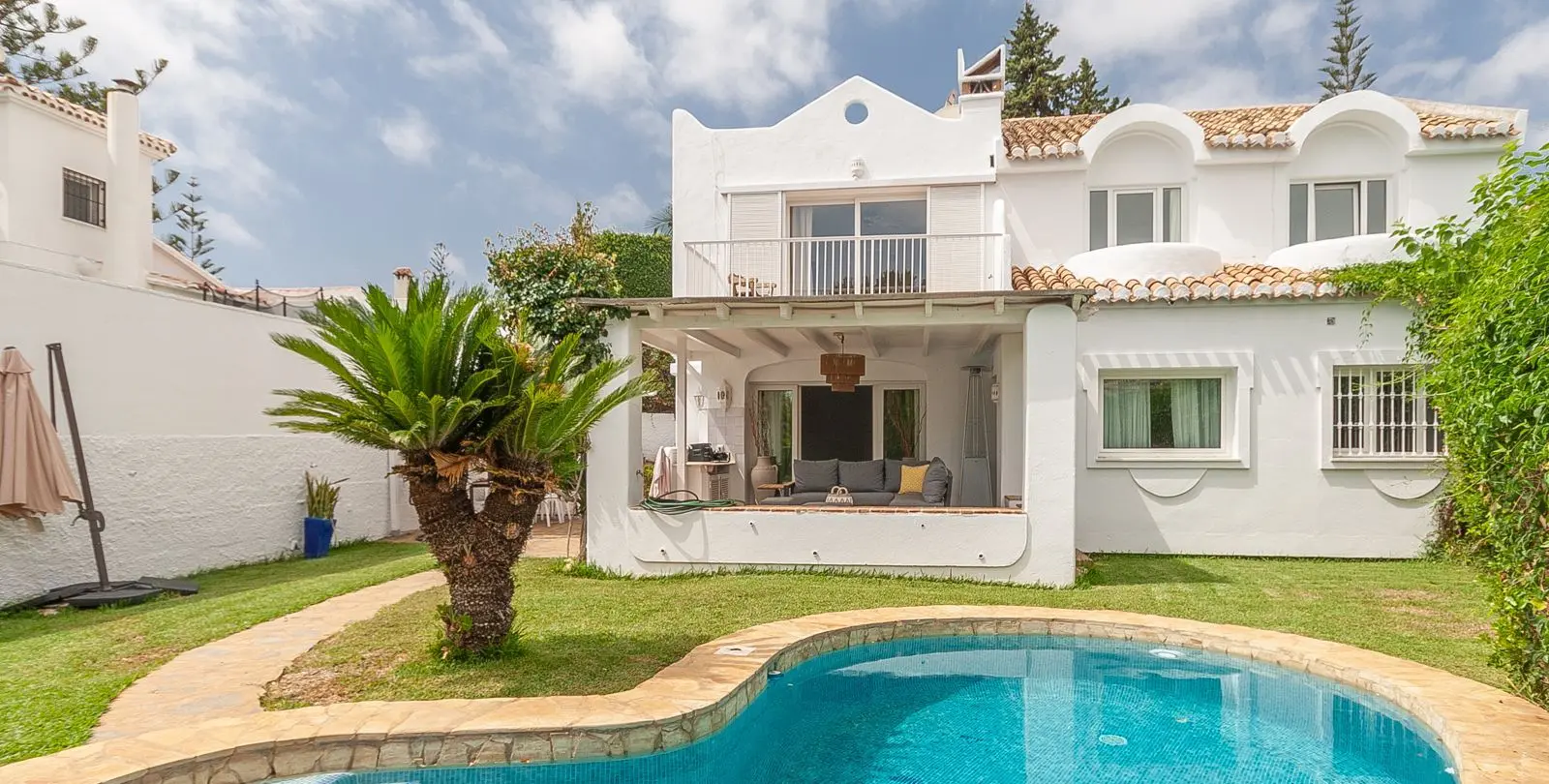 Продажа  отдельно стоящей виллы в Elviria 1