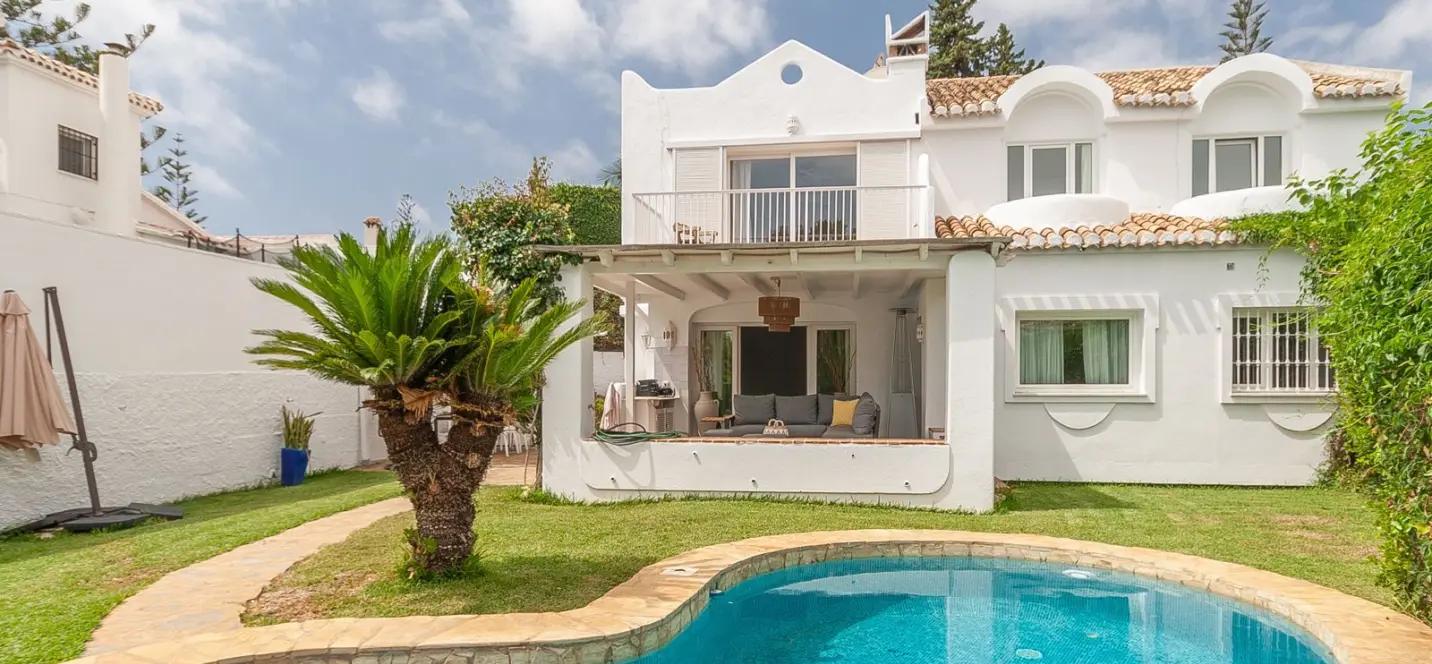 Venta de villa independiente en Elviria 0
