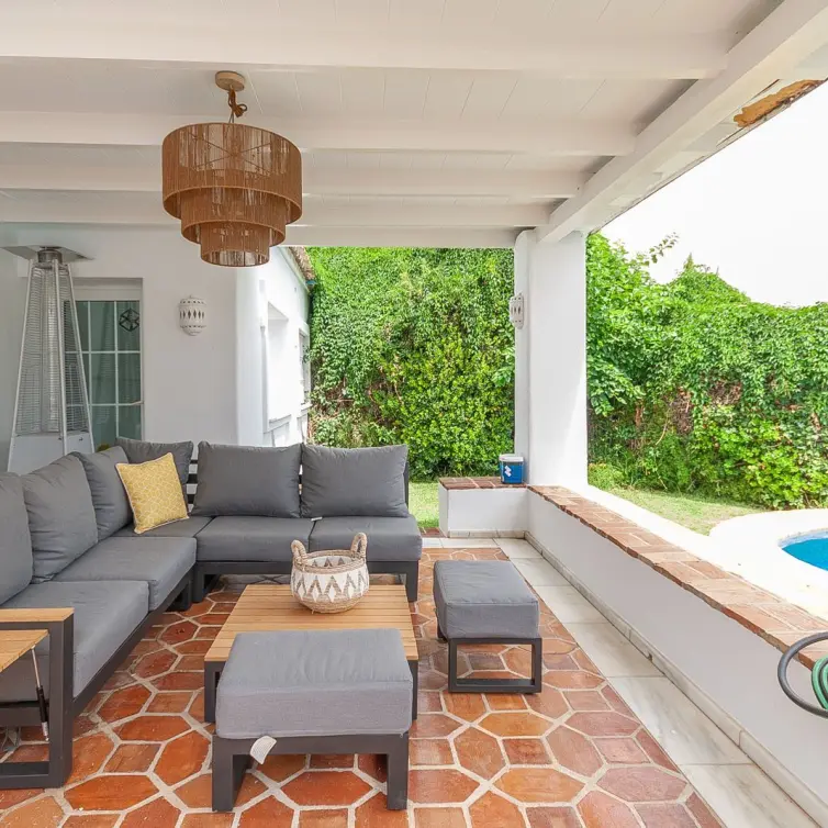 Venta de villa independiente en Elviria