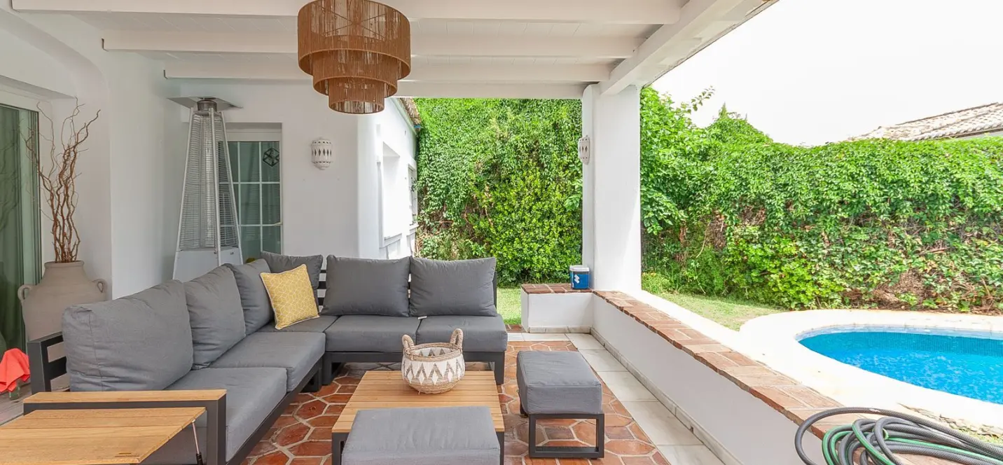 Venta de villa independiente en Elviria 1