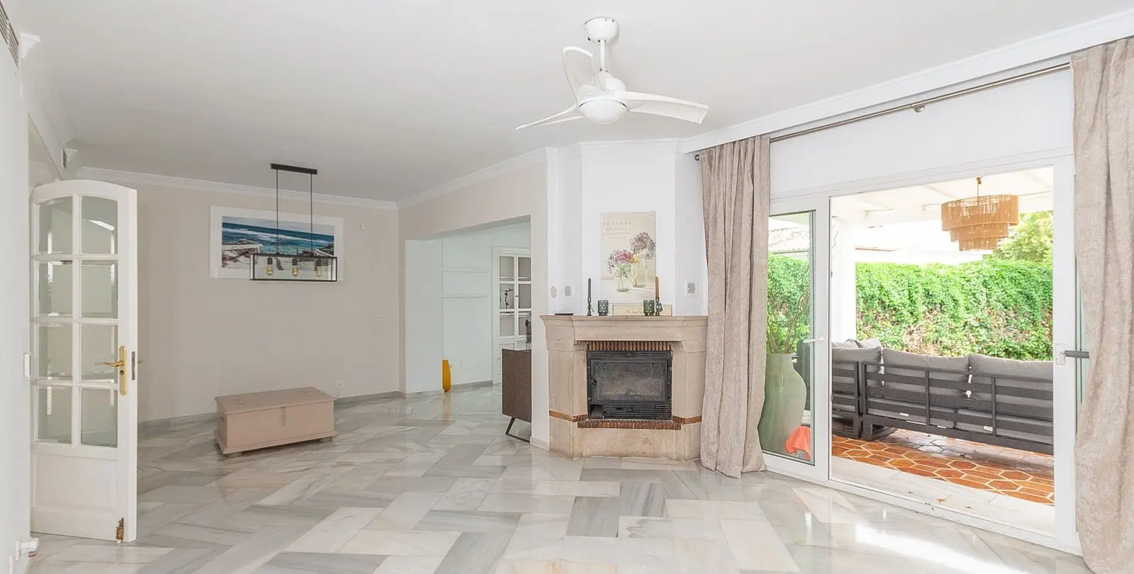 Продажа  отдельно стоящей виллы в Elviria 3