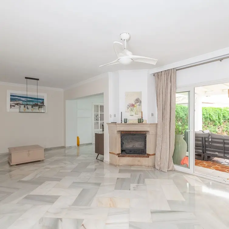 Venta de villa independiente en Elviria