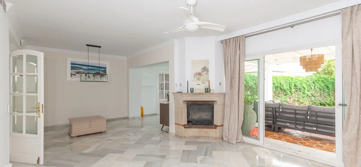 Venta de villa independiente en Elviria 2