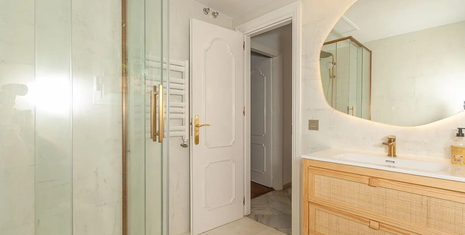 Продажа  отдельно стоящей виллы в Elviria 16
