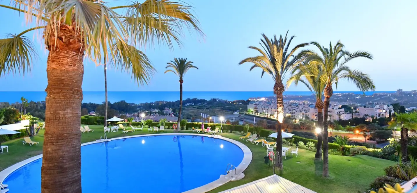 Long-term rent of middle floor apartment in The Golden Mile 0