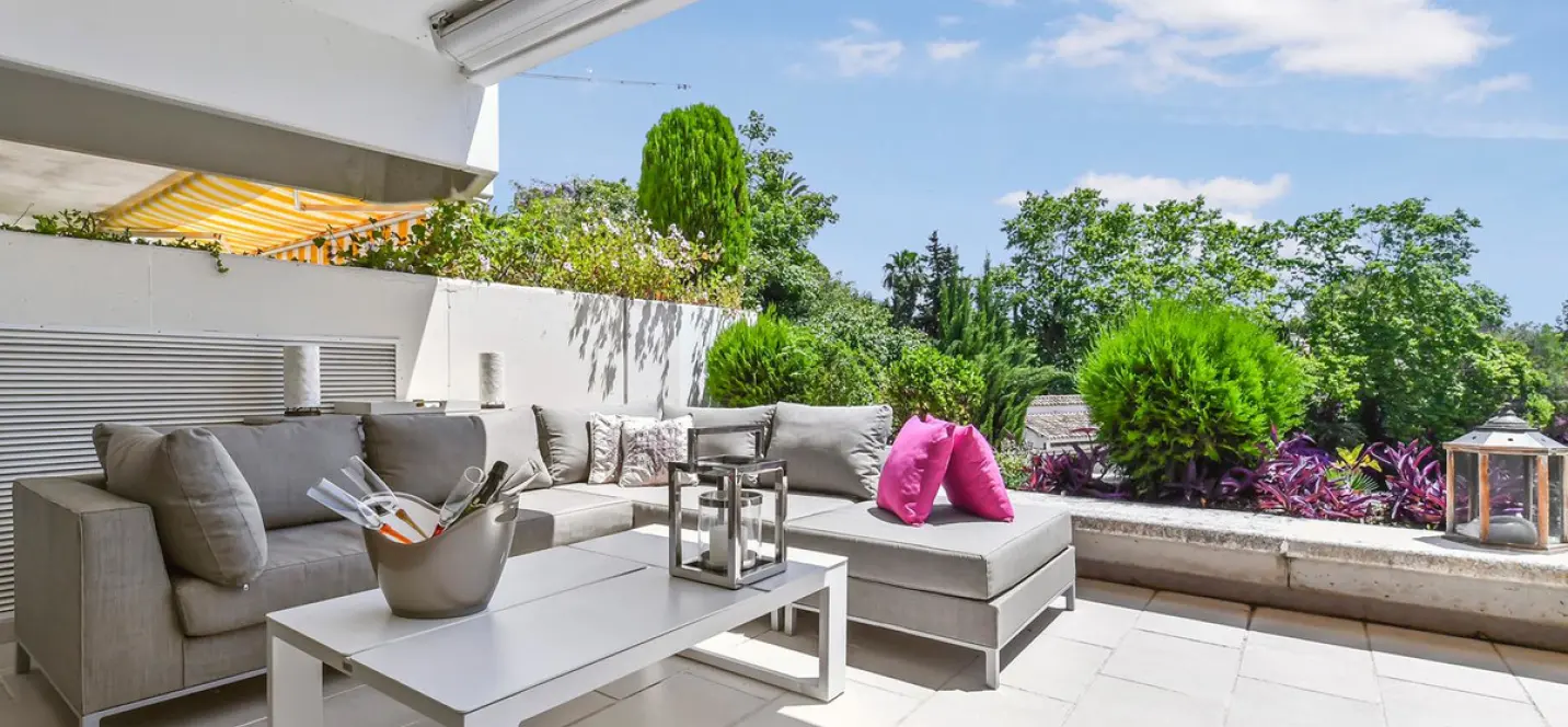 Long-term rent of middle floor apartment in The Golden Mile 2