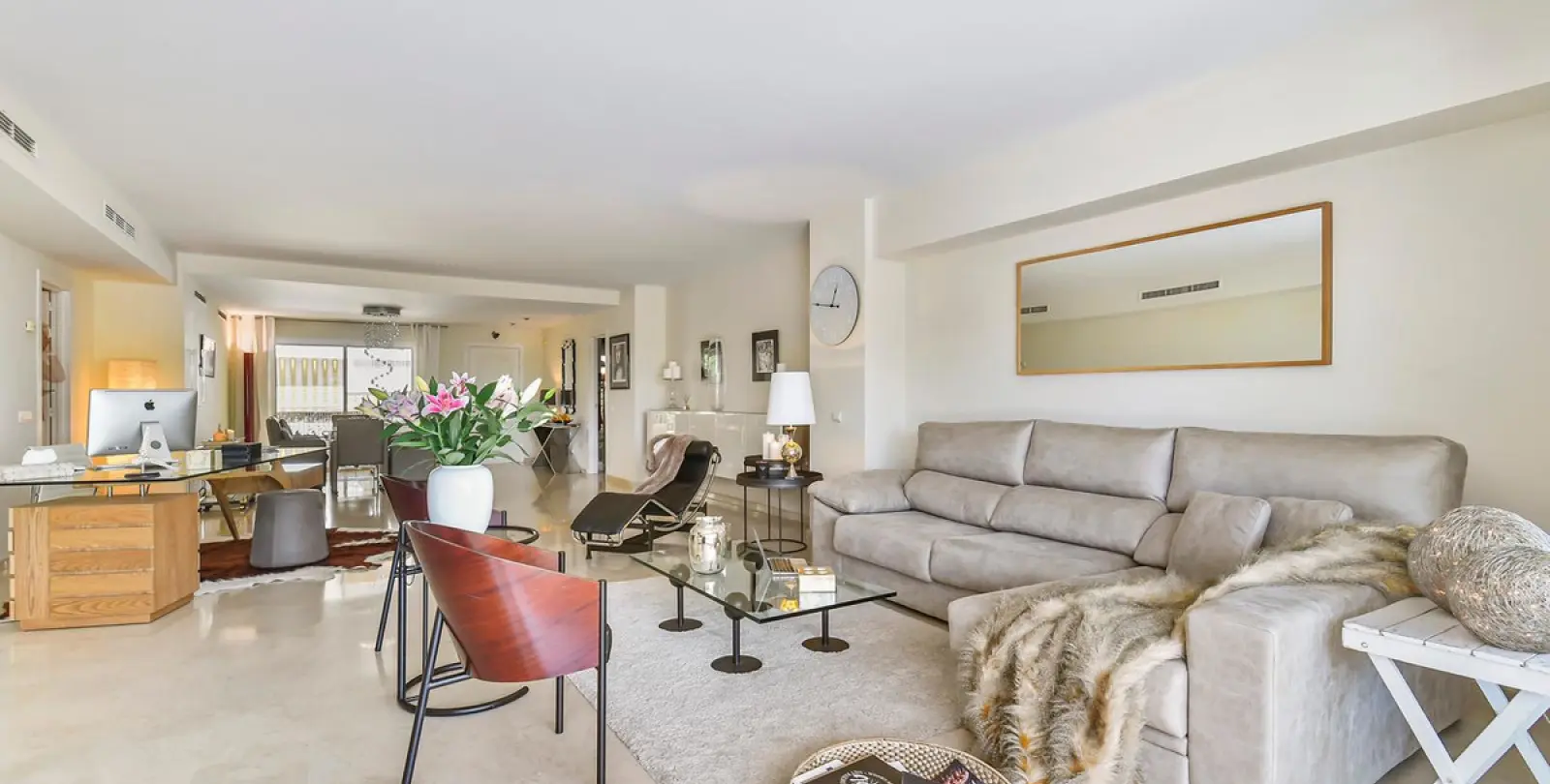 Long-term rent of middle floor apartment in The Golden Mile 4