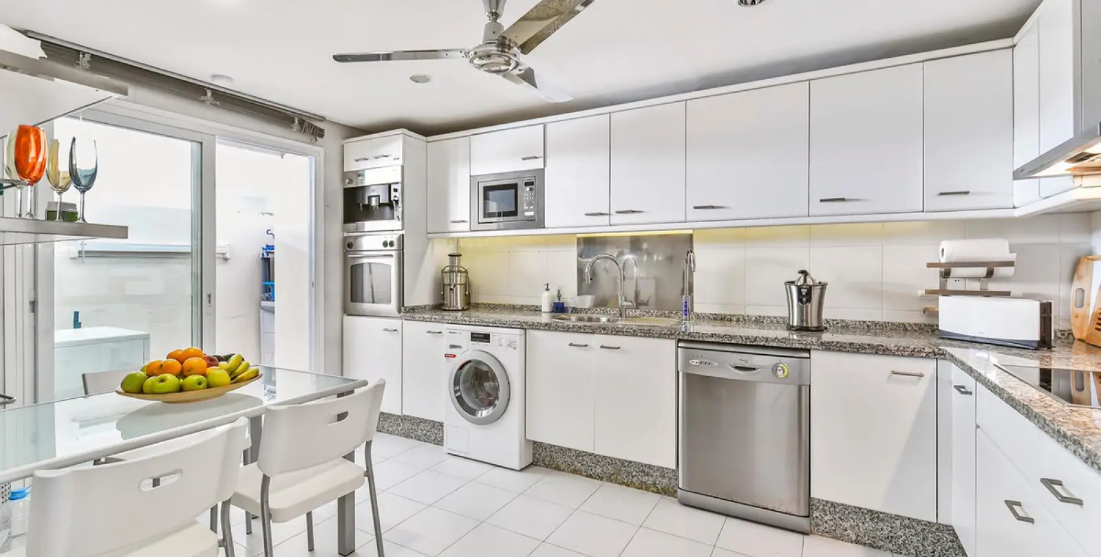 Long-term rent of middle floor apartment in The Golden Mile 9