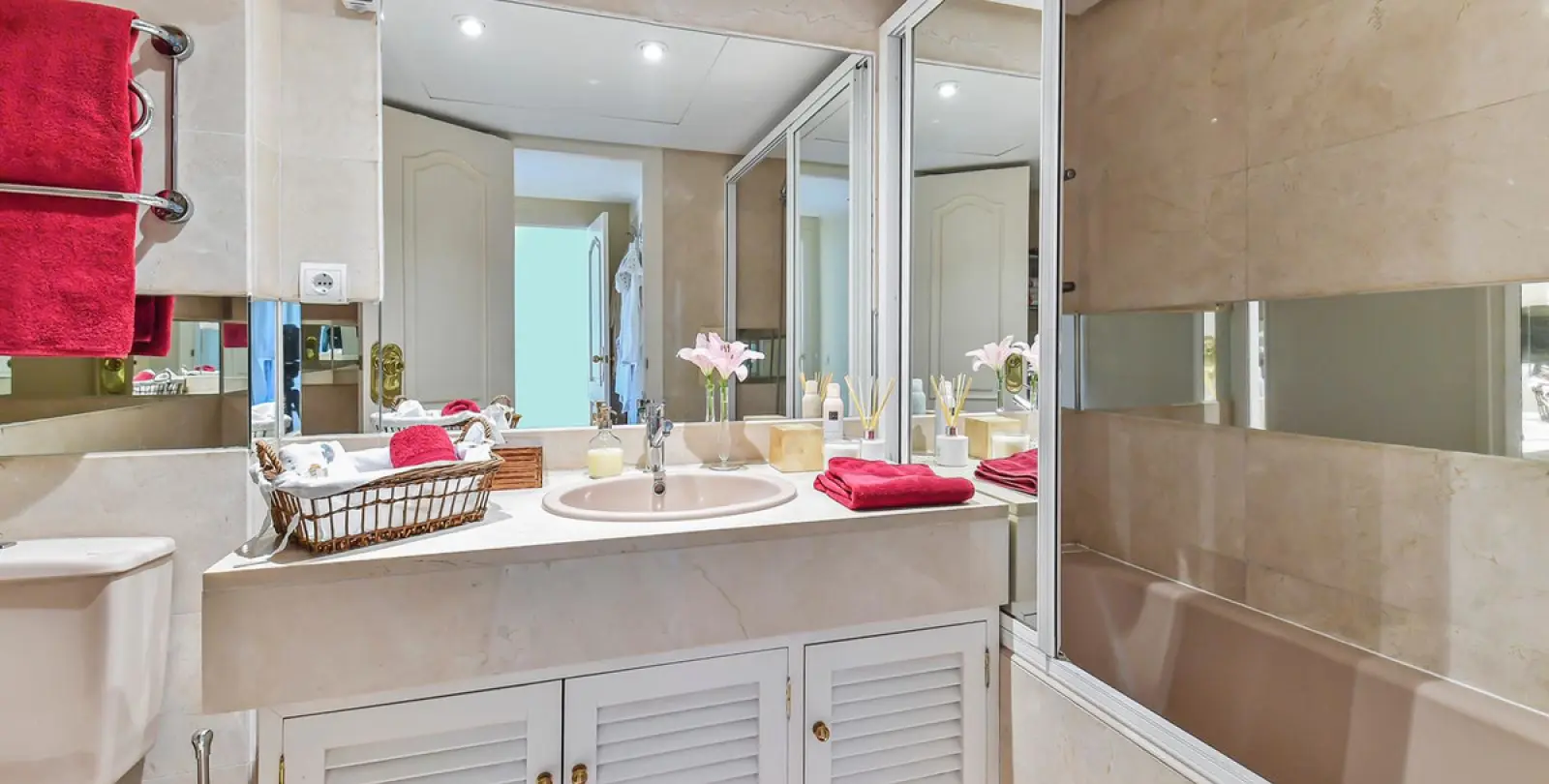 Long-term rent of middle floor apartment in The Golden Mile 10
