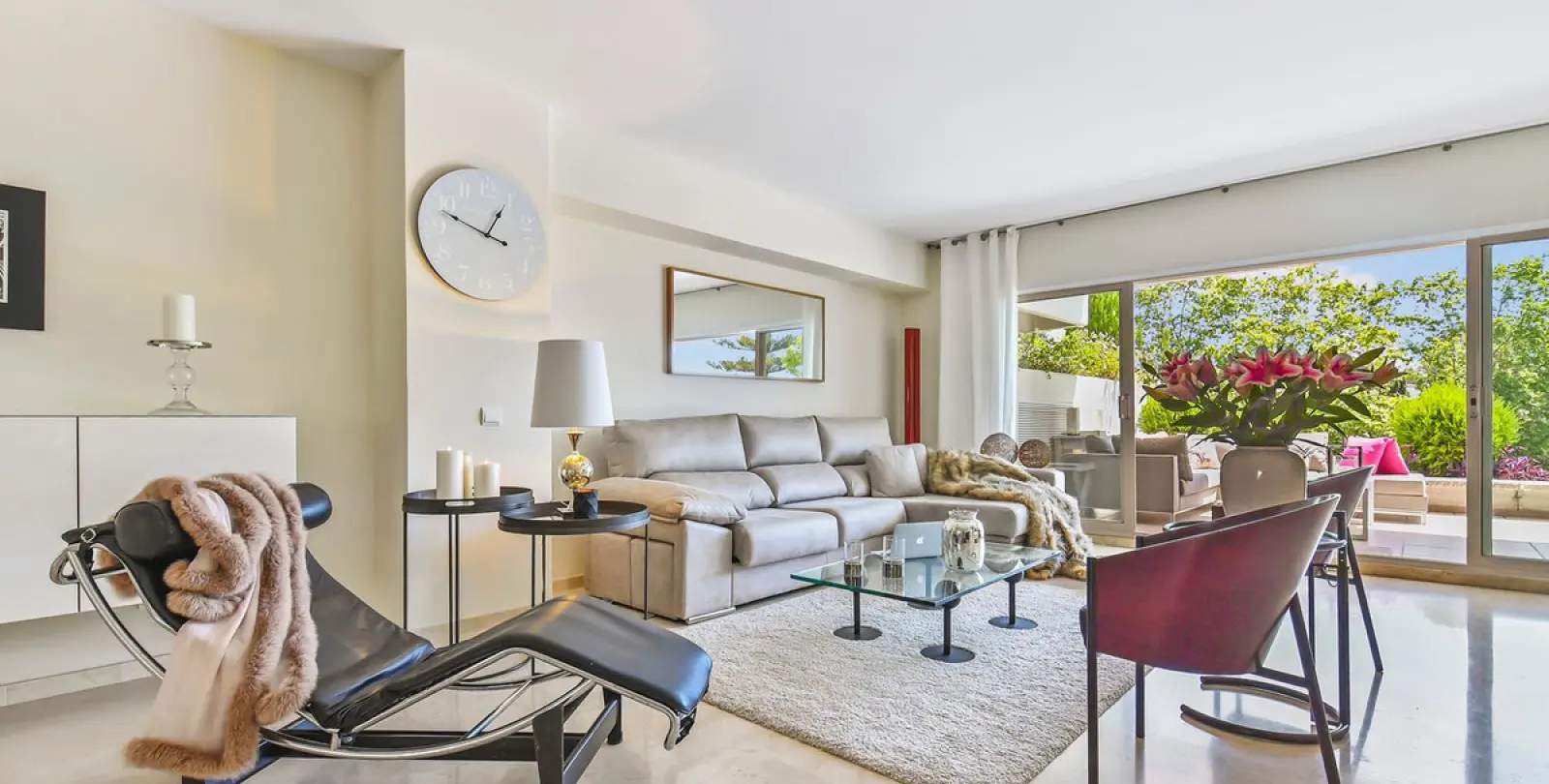 Long-term rent of middle floor apartment in The Golden Mile 11