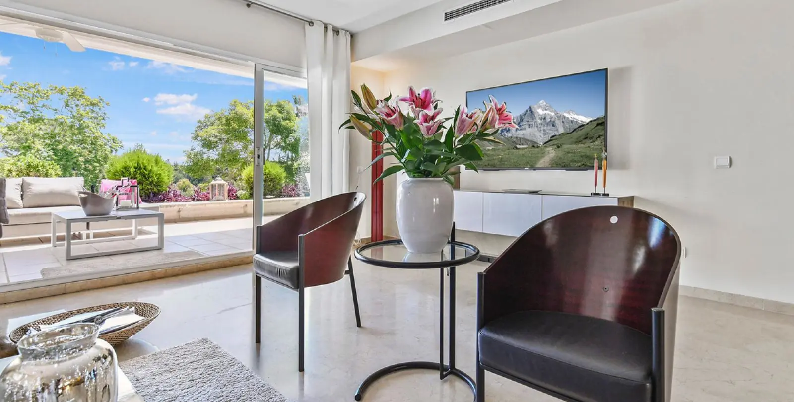 Long-term rent of middle floor apartment in The Golden Mile 12