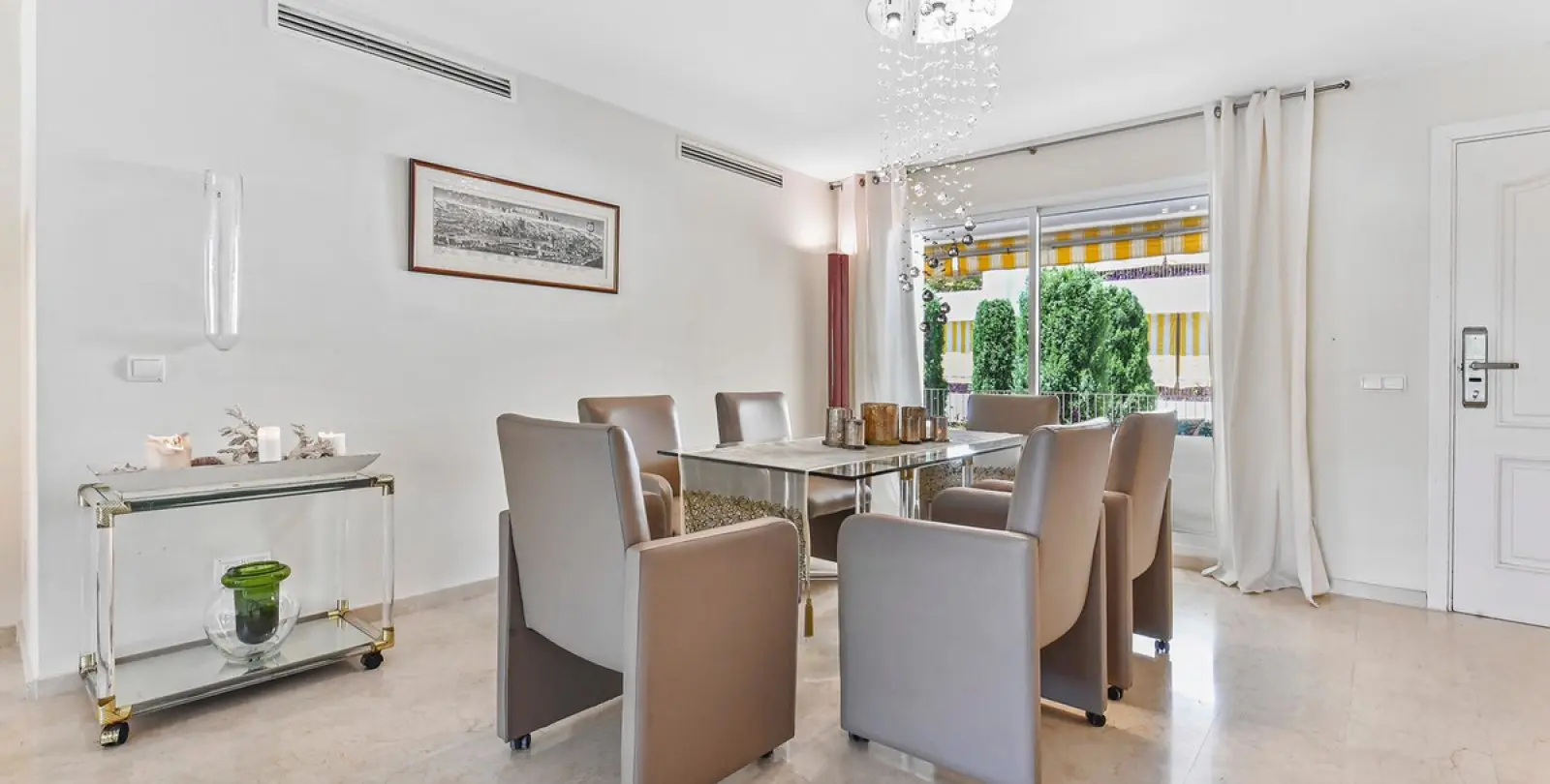 Long-term rent of middle floor apartment in The Golden Mile 13
