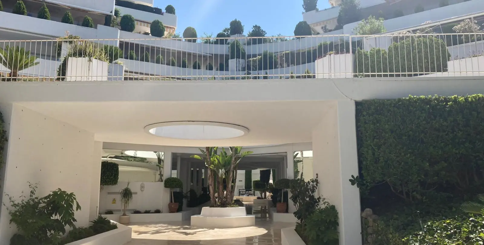 Long-term rent of middle floor apartment in The Golden Mile 15