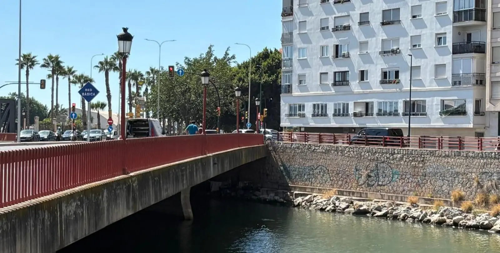Venta de apartamento en planta media en Perchel Sur 2