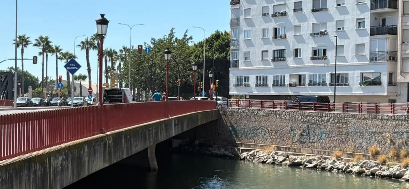 Venta de apartamento en planta media en Perchel Sur 1