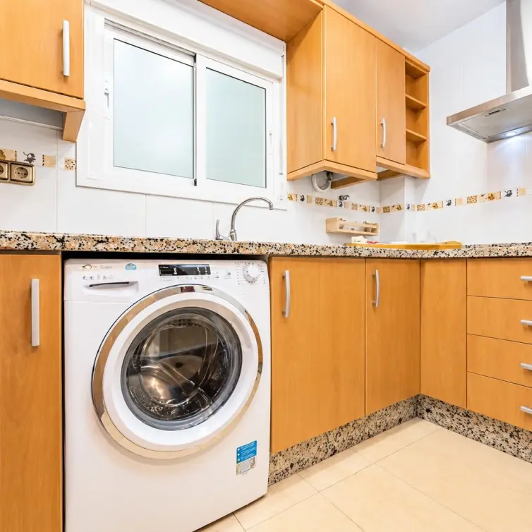 Venta de apartamento en planta media en Perchel Sur