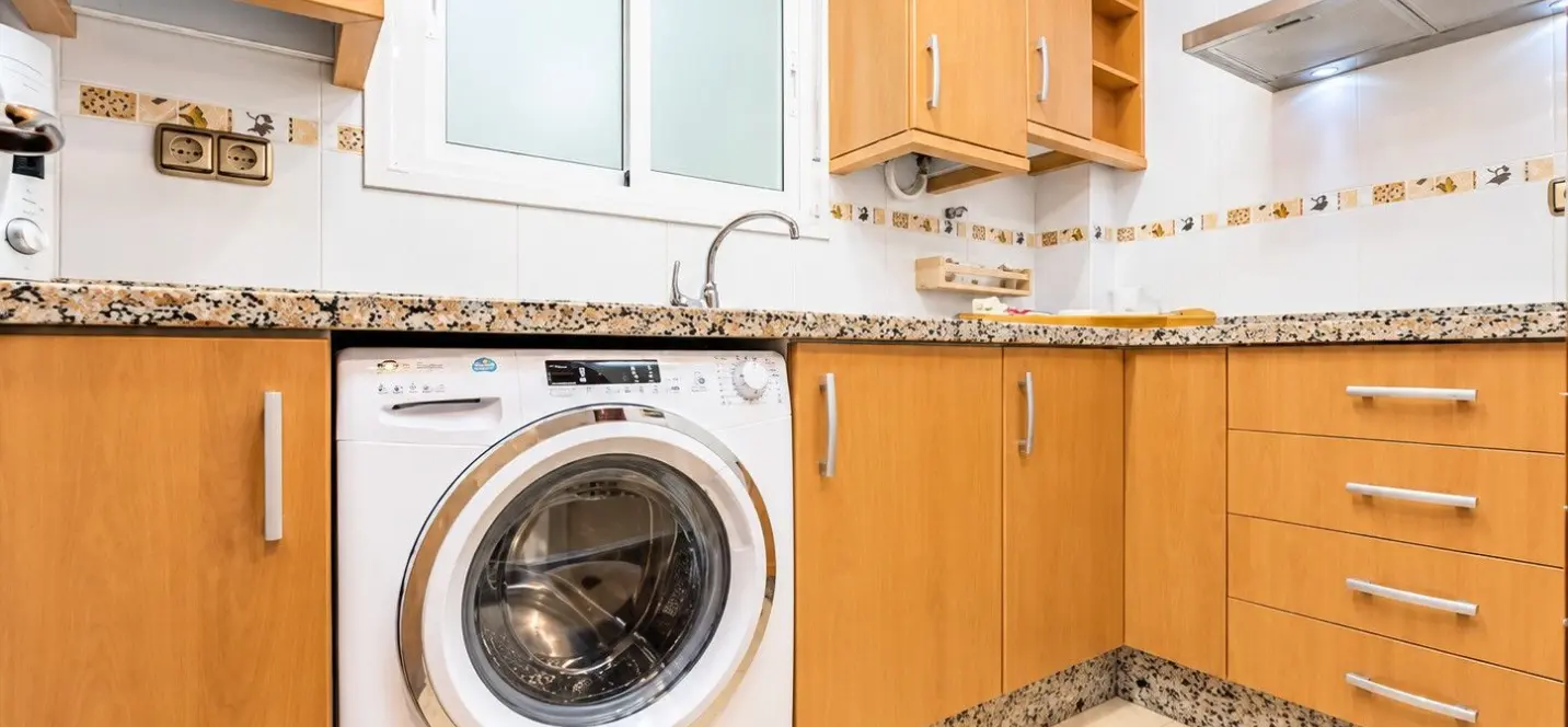 Venta de apartamento en planta media en Perchel Sur 4