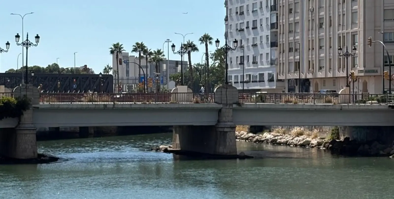 Venta de apartamento en planta media en Perchel Sur 14