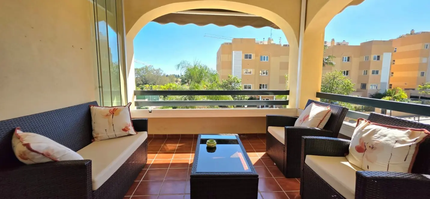 Sale of middle floor apartment in Estepona 3