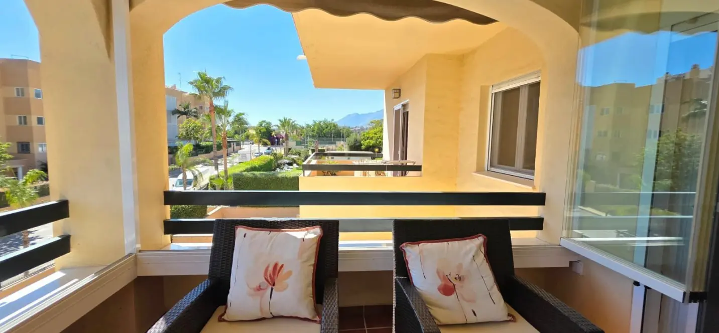 Sale of middle floor apartment in Estepona 4