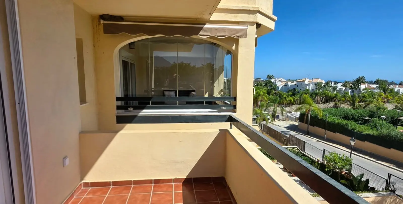 Sale of middle floor apartment in Estepona 6