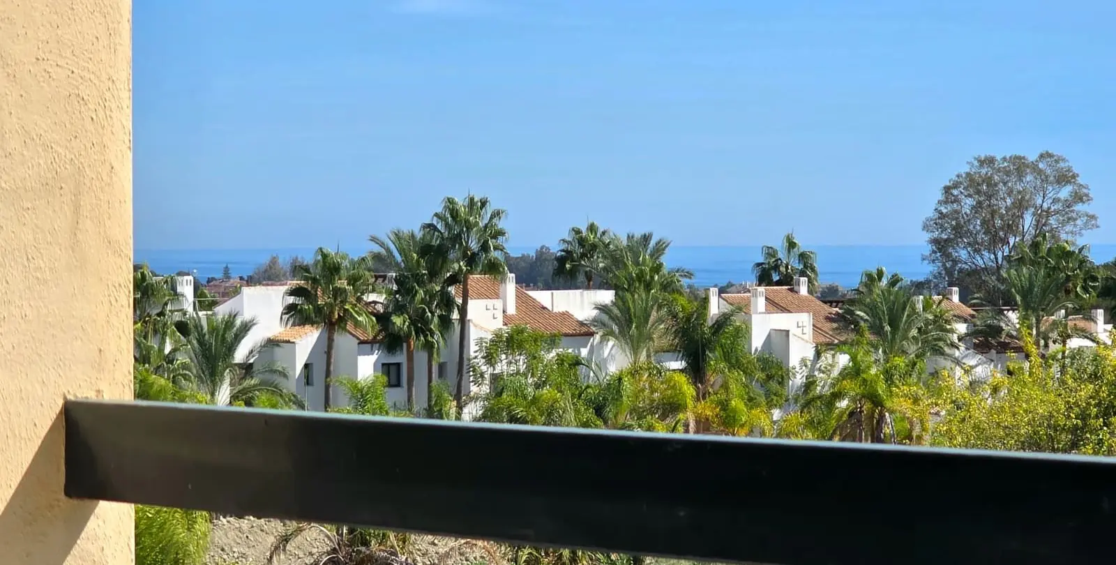 Sale of middle floor apartment in Estepona 8