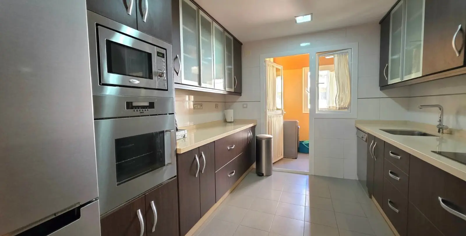 Sale of middle floor apartment in Estepona 10