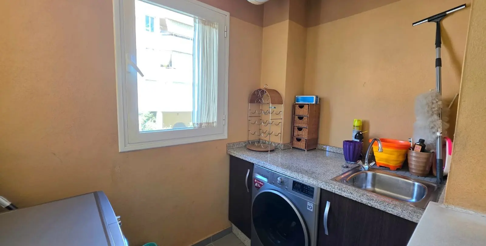 Sale of middle floor apartment in Estepona 12