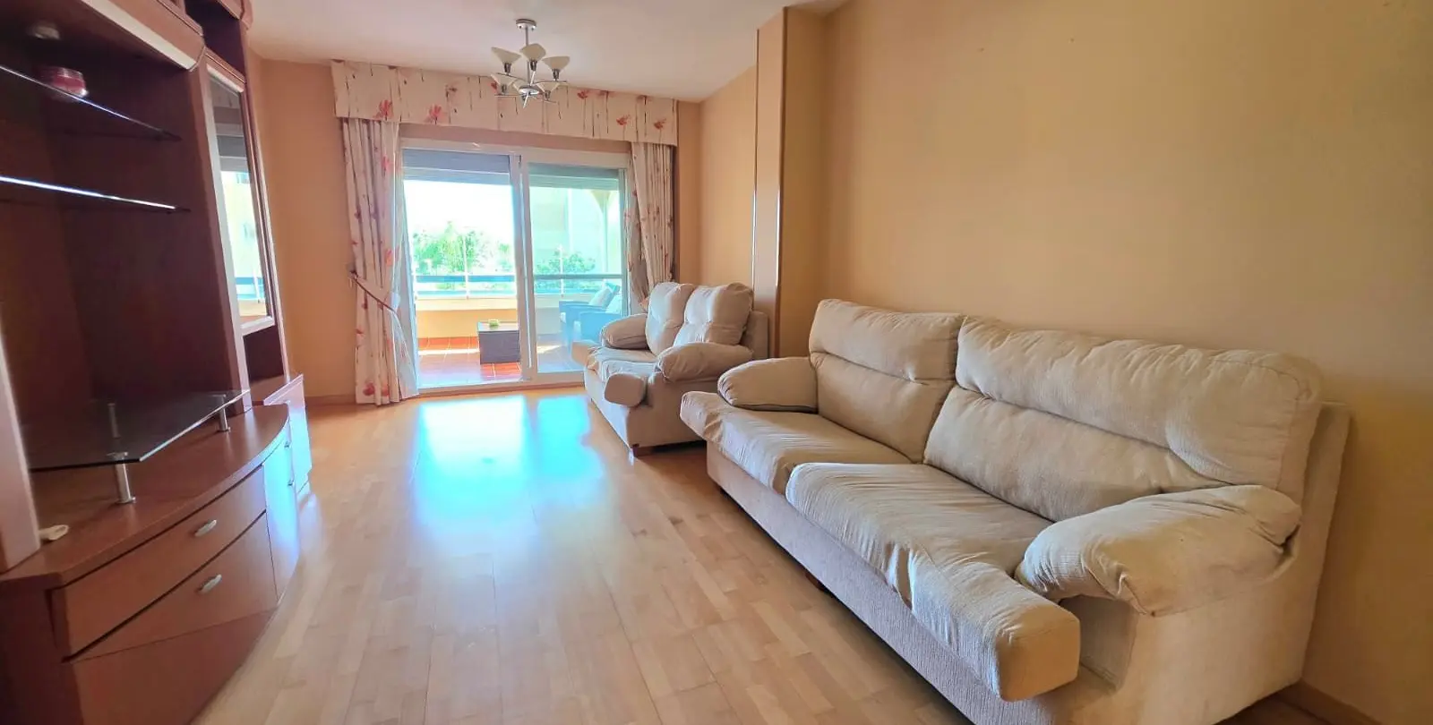 Sale of middle floor apartment in Estepona 14