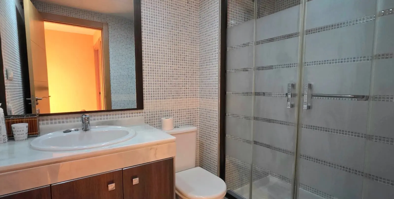Sale of middle floor apartment in Estepona 19