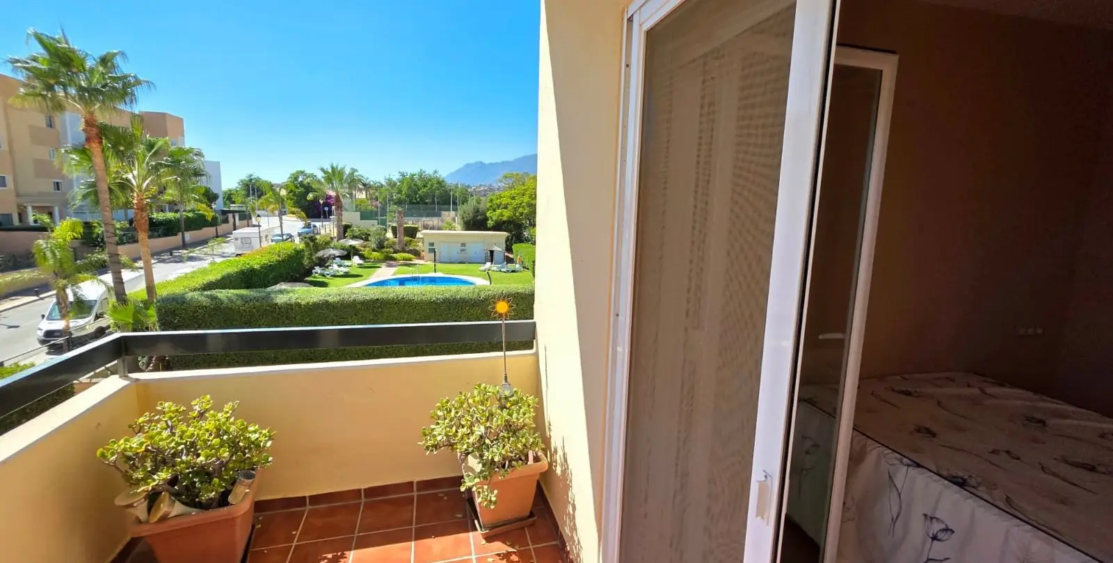 Sale of middle floor apartment in Estepona 22
