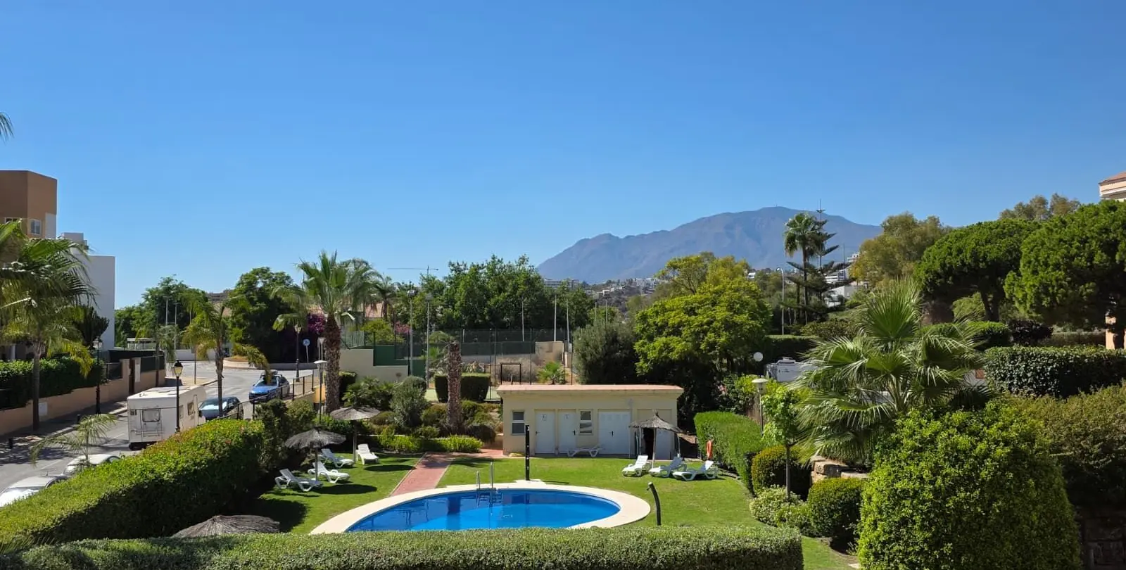 Sale of middle floor apartment in Estepona 23
