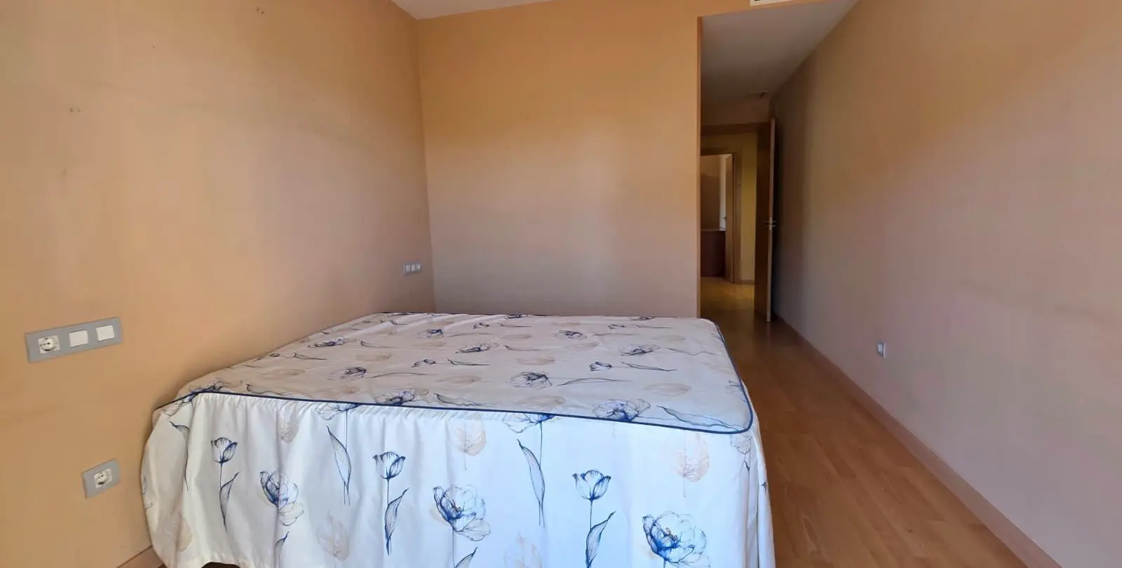 Sale of middle floor apartment in Estepona 25
