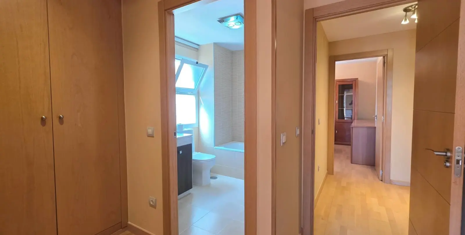 Sale of middle floor apartment in Estepona 26