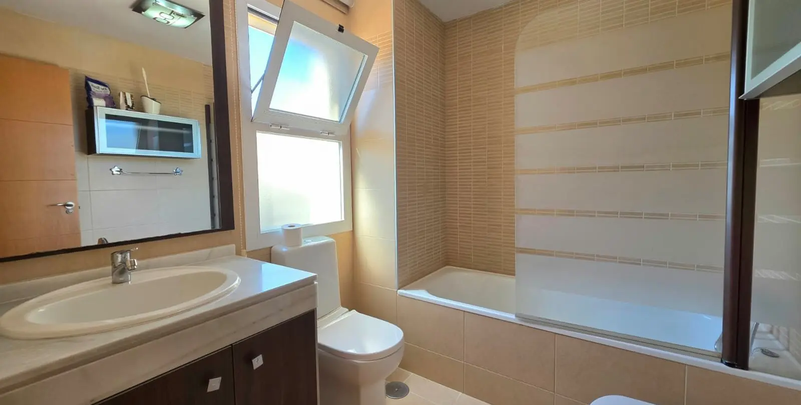 Sale of middle floor apartment in Estepona 27