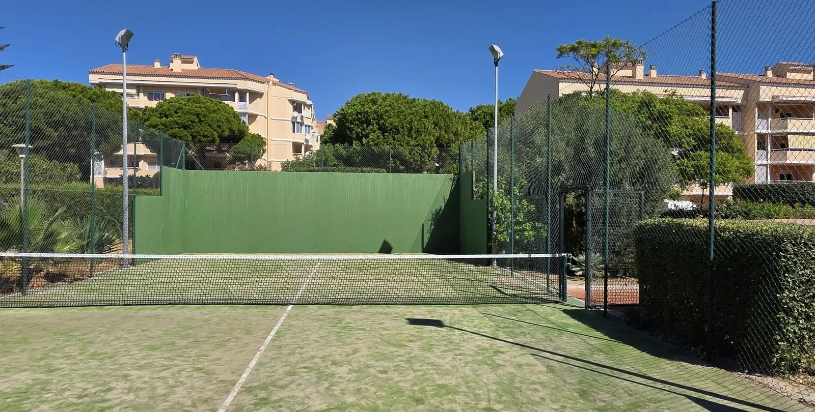 Sale of middle floor apartment in Estepona 29