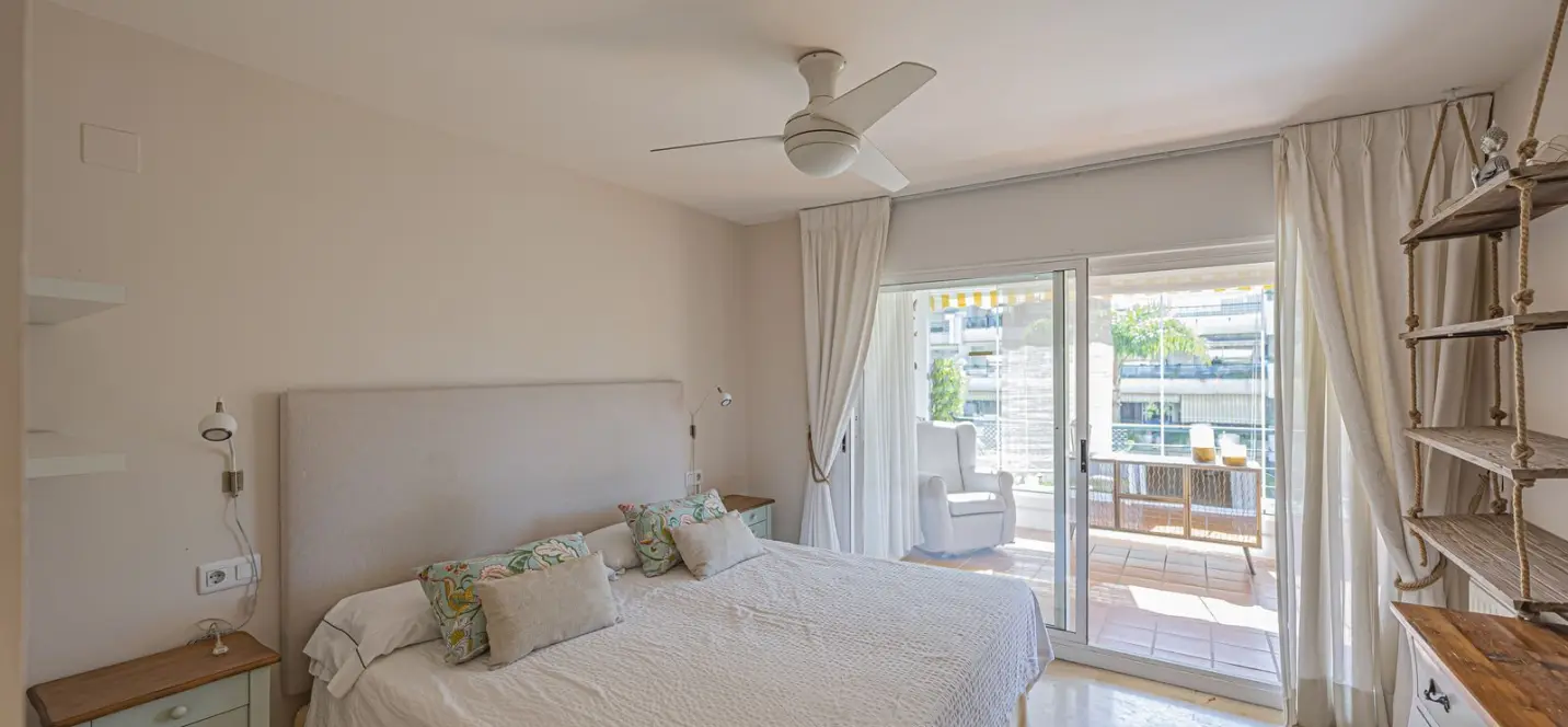 Sale of middle floor apartment in Guadalmina Alta 2