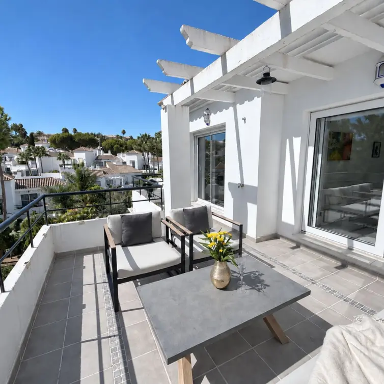 Sale of penthouse in Nueva Andalucía