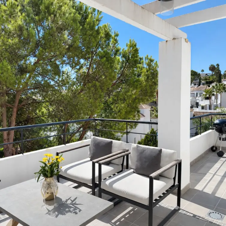 Sale of penthouse in Nueva Andalucía