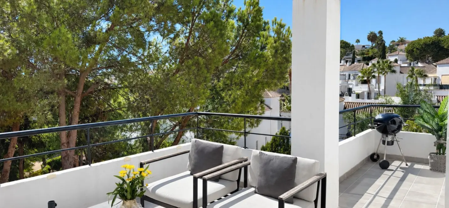 Sale of penthouse in Nueva Andalucía 1