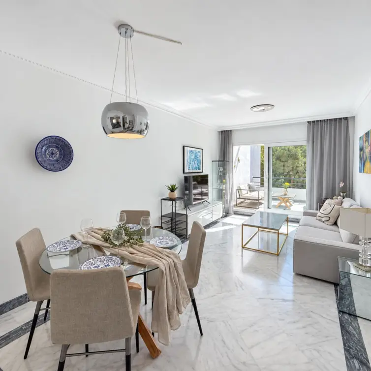 Sale of penthouse in Nueva Andalucía