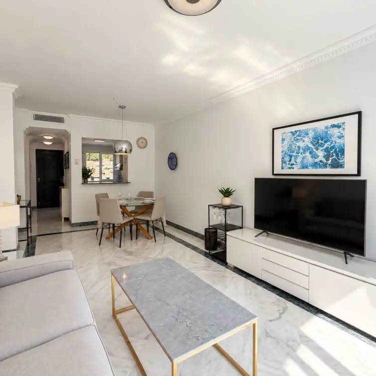 Sale of penthouse in Nueva Andalucía