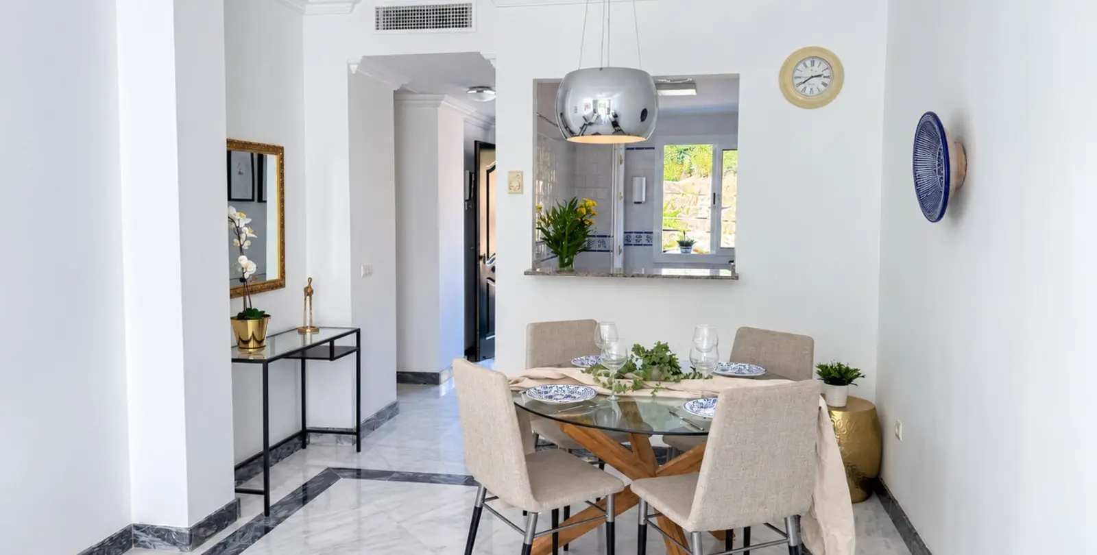 Sale of penthouse in Nueva Andalucía 6