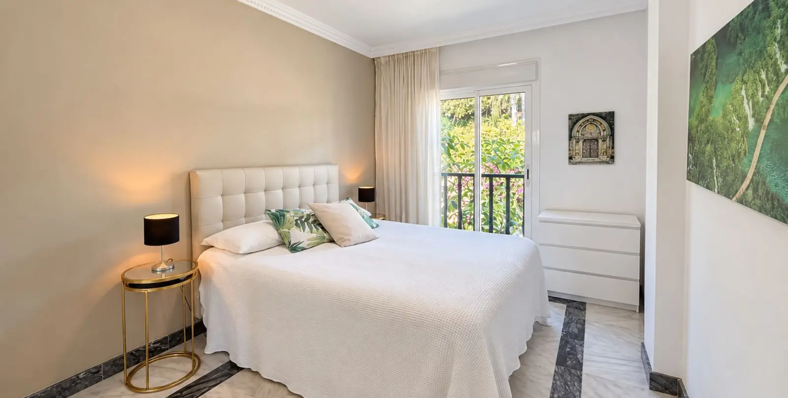 Sale of penthouse in Nueva Andalucía 13