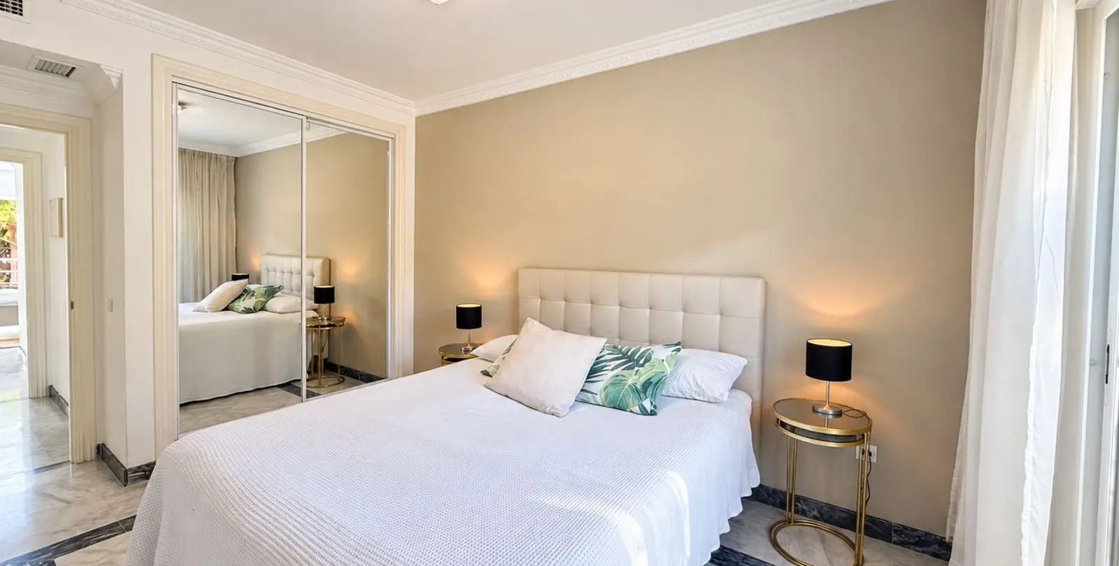 Sale of penthouse in Nueva Andalucía 14