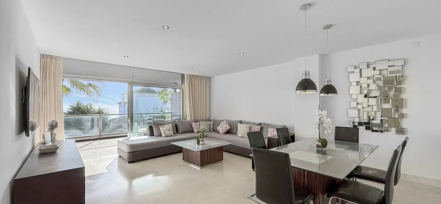 Sale of ground floor apartment in Manilva 2