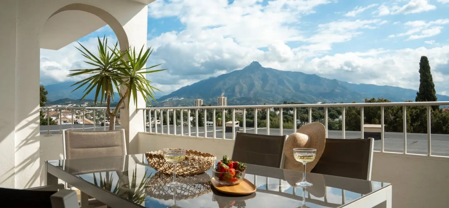 Venta de apartamento en planta media en Nueva Andalucía 0