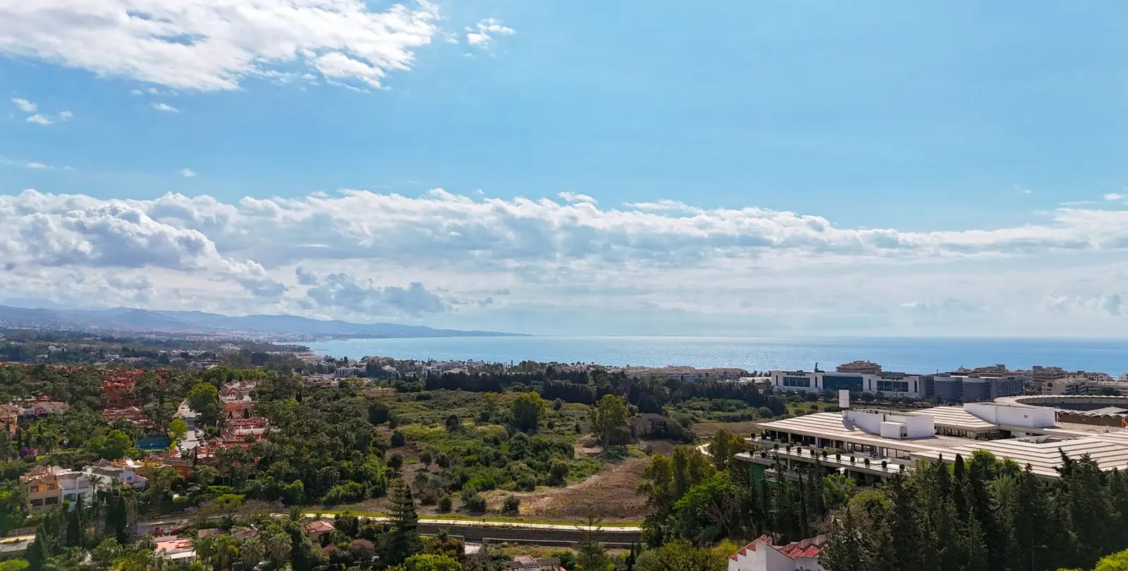 Venta de apartamento en planta media en Nueva Andalucía 3