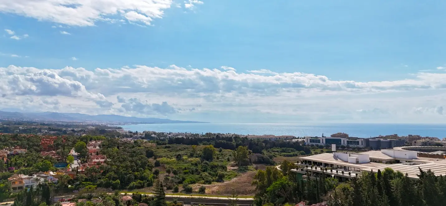 Venta de apartamento en planta media en Nueva Andalucía 2